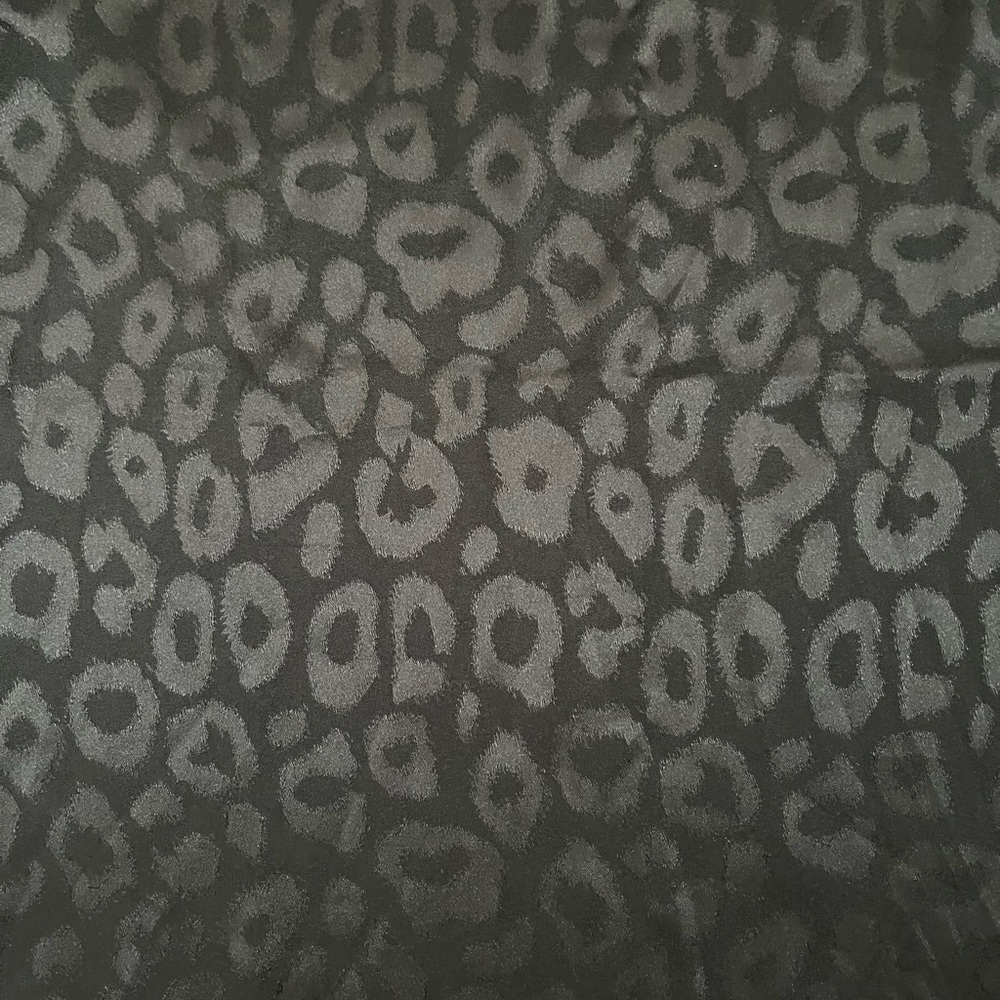 NWT Savanna Jane Black-on-Black Shimmery Leopard Print Top - Picture 3 of 5